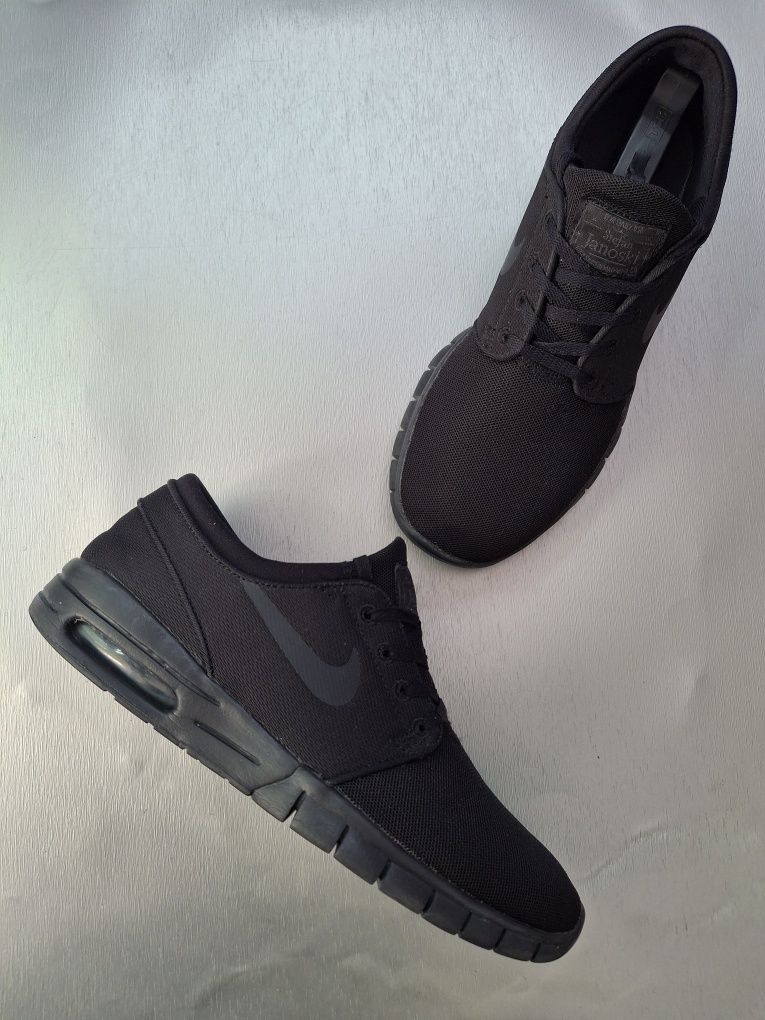 Кроссовки Nike SB Stefan Janoski Black 
ОРИГИНАЛ 
Отлично подходят для
