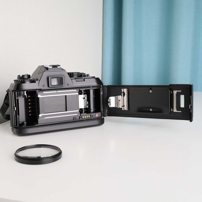 Nikon F-301 (N2000) + Nikkor 35-70 mm f/3.3-4.5 - Плівковий фотоапарат