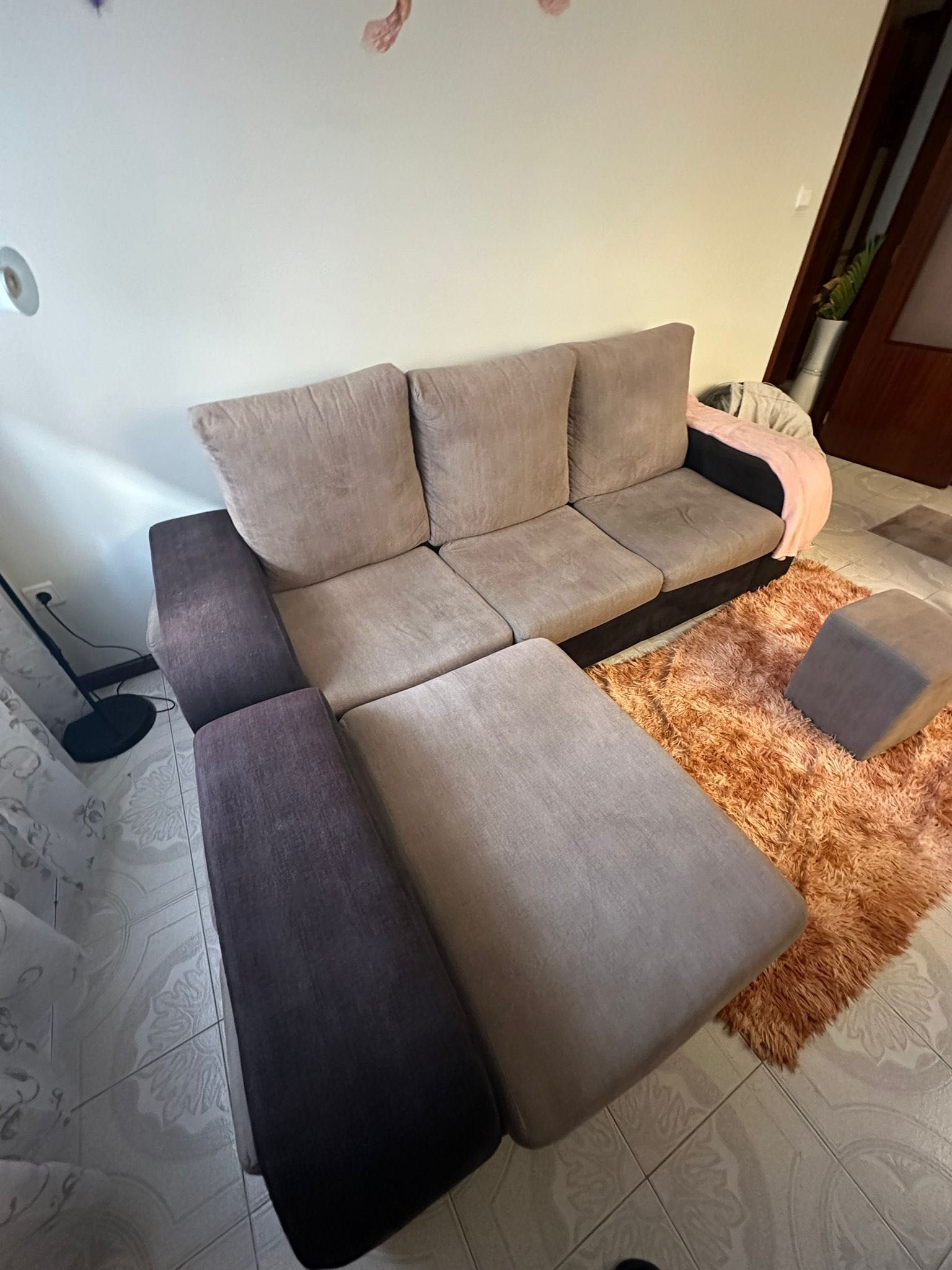 Sofá c/chaise + 4 pufs
