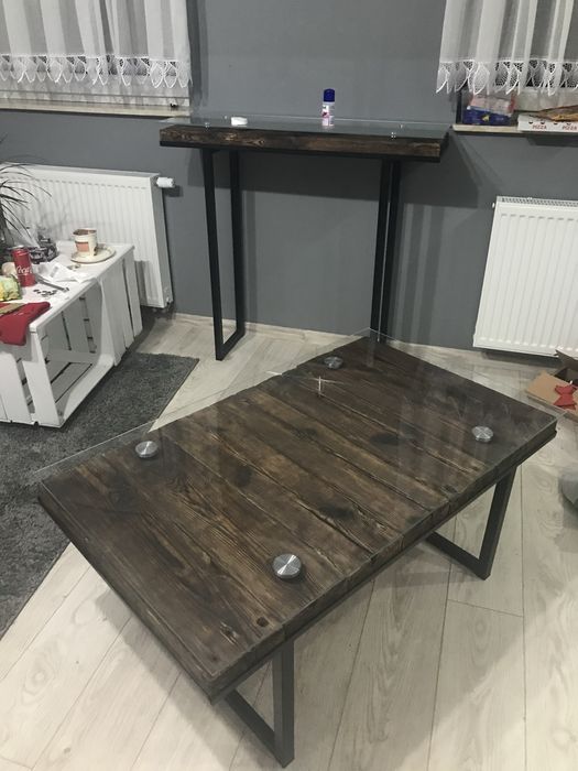 Stolik ze starych belek z szybą
