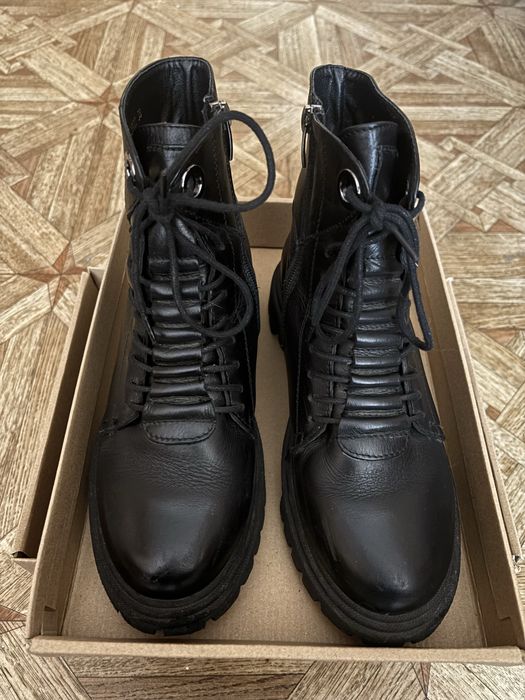 Кожаные ботинки женские