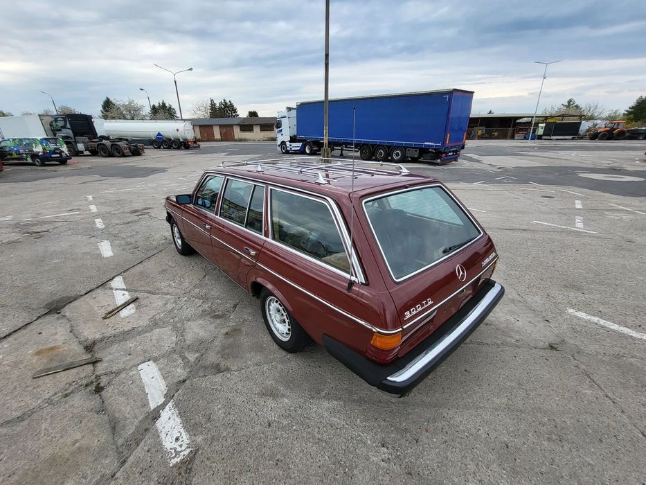 Mercedes-Benz W123 300 Turbo Diesel,1 właściciel, z Kalifornii, bez rdzy,