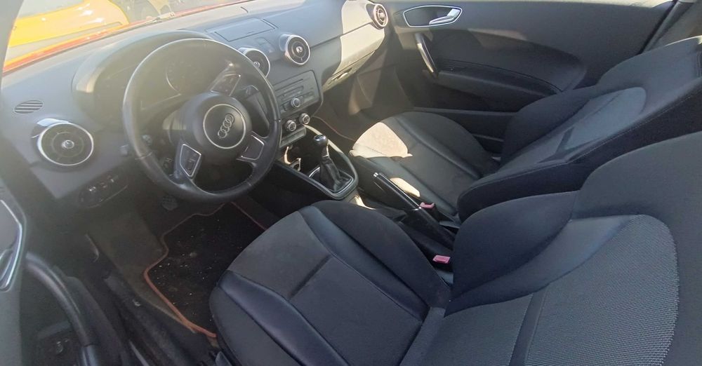 Audi A1 1.6 TDI S line ligeiramente acidentado