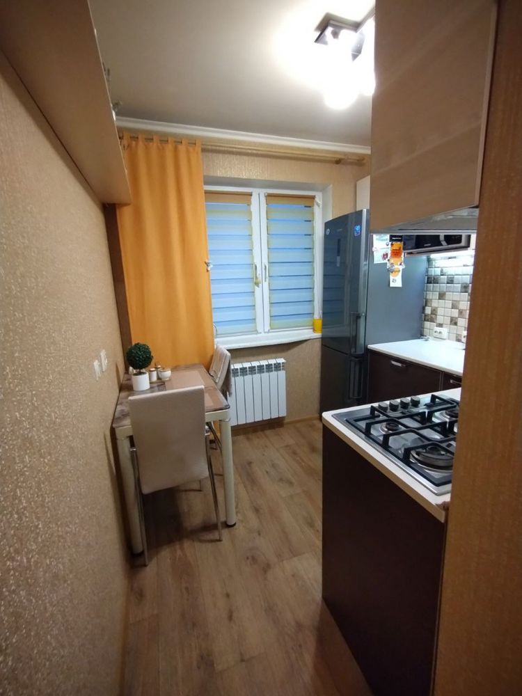 Продам 2 комнатную оборудованную квартиру ул Бригады Хартия/Рыбылко 15
