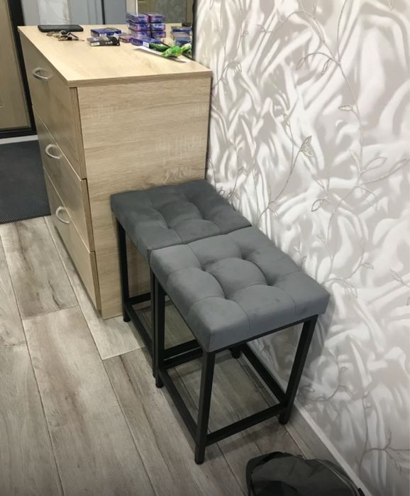 Зручний табурет зі м’яким сидінням