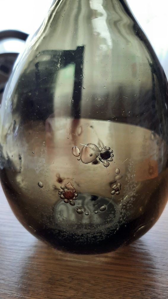 Unikatowy wazon vintage z grubego szkła,napowietrzony z muchami.