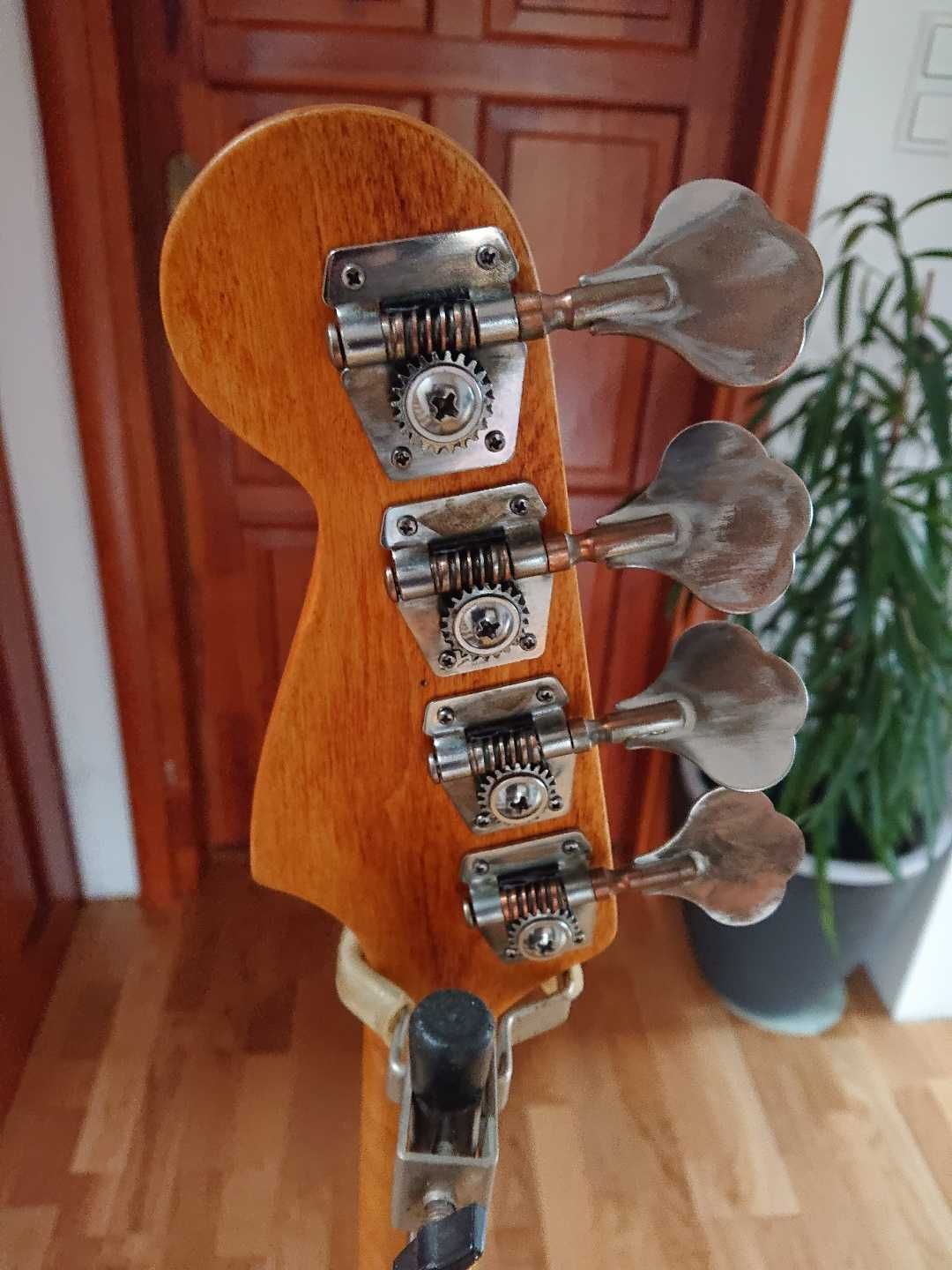 Bas gitara vintage z przetwornikami Ibanez