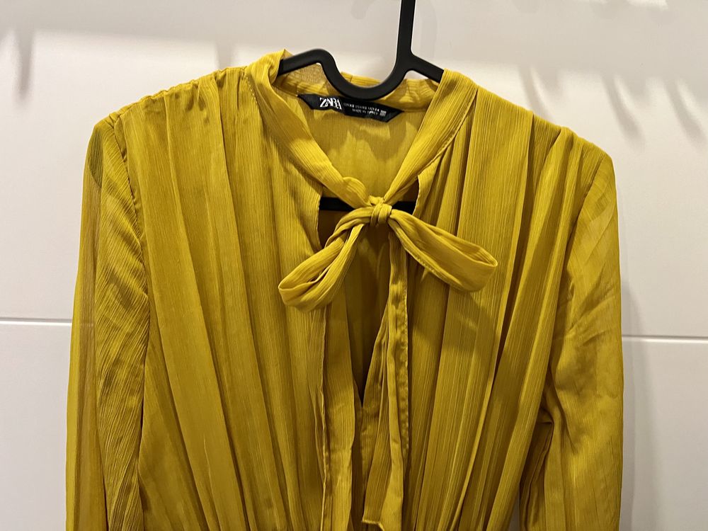 Vestido zara plissado amarelo mostarda S