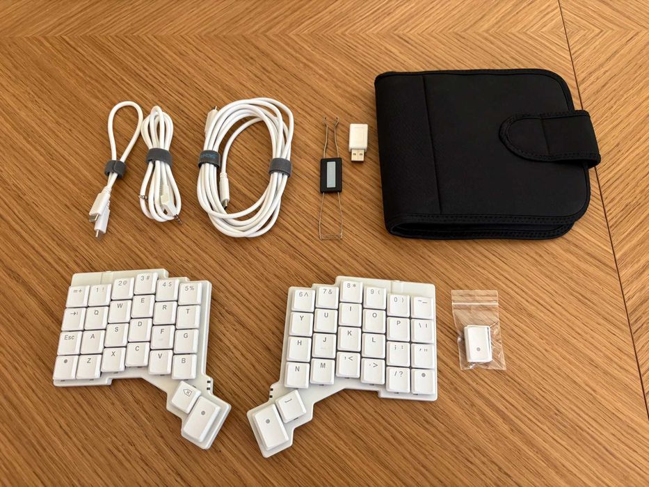 Klawiatura ergonomiczna ZSA Voyager (+ ekstra komplet switch-y), biała