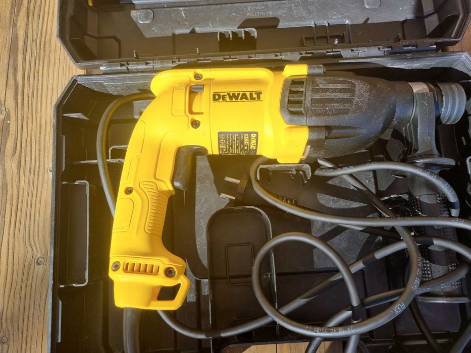 Młotowiertarka DeWalt D25032 moc 710W