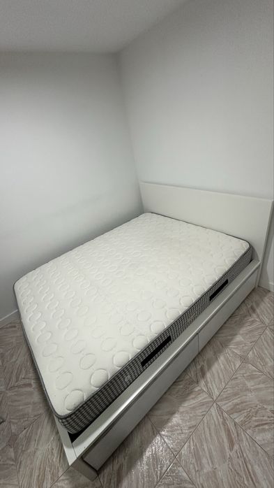 Cama Malm Ikea com 2 gavetas