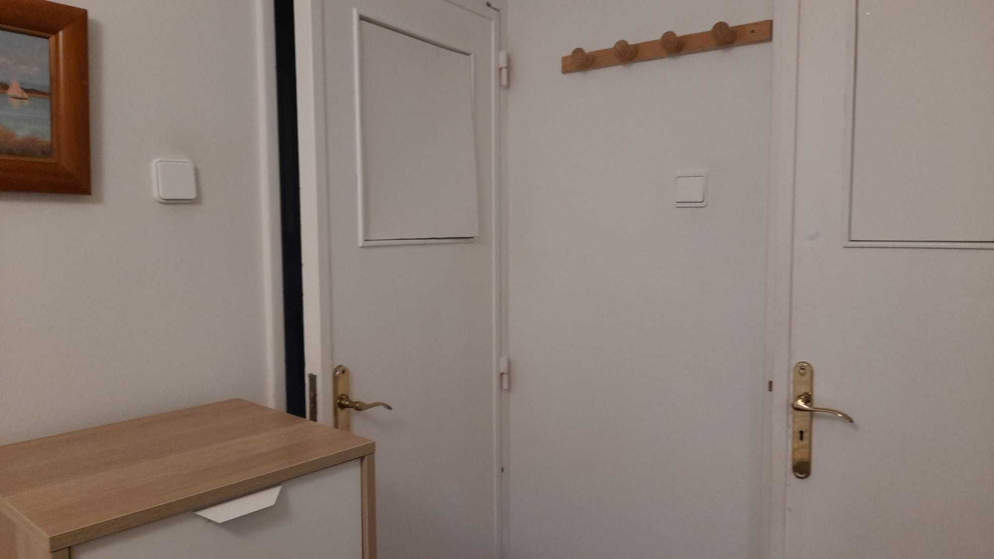 Quarto mobilado na Estrela