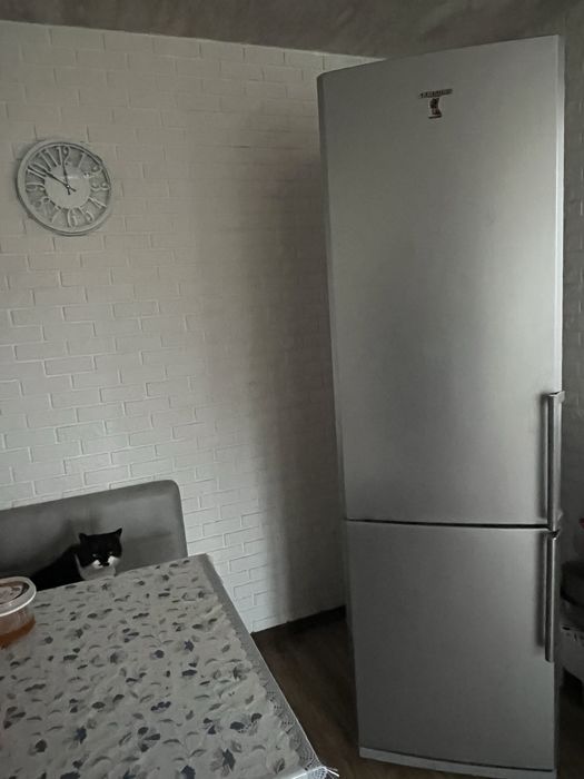 Холодильник Samsung в гарному стані