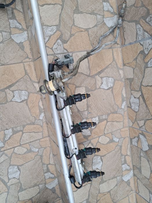 Рампа з форсунками ваз 2110 2111 2112 1.5 16кл.