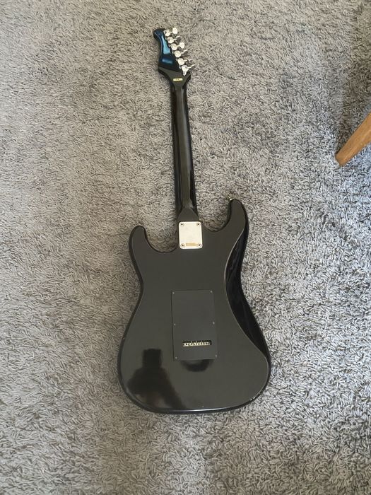 Guitarra preta maison seminova