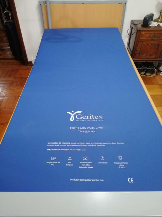 Cama elevatória elétrica Invacare e colchão antiescara. Menos 6 meses