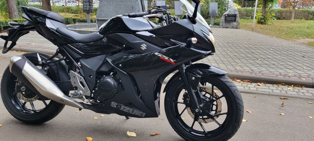 Suzuki GSX 250R, Сузукі GSR мото.