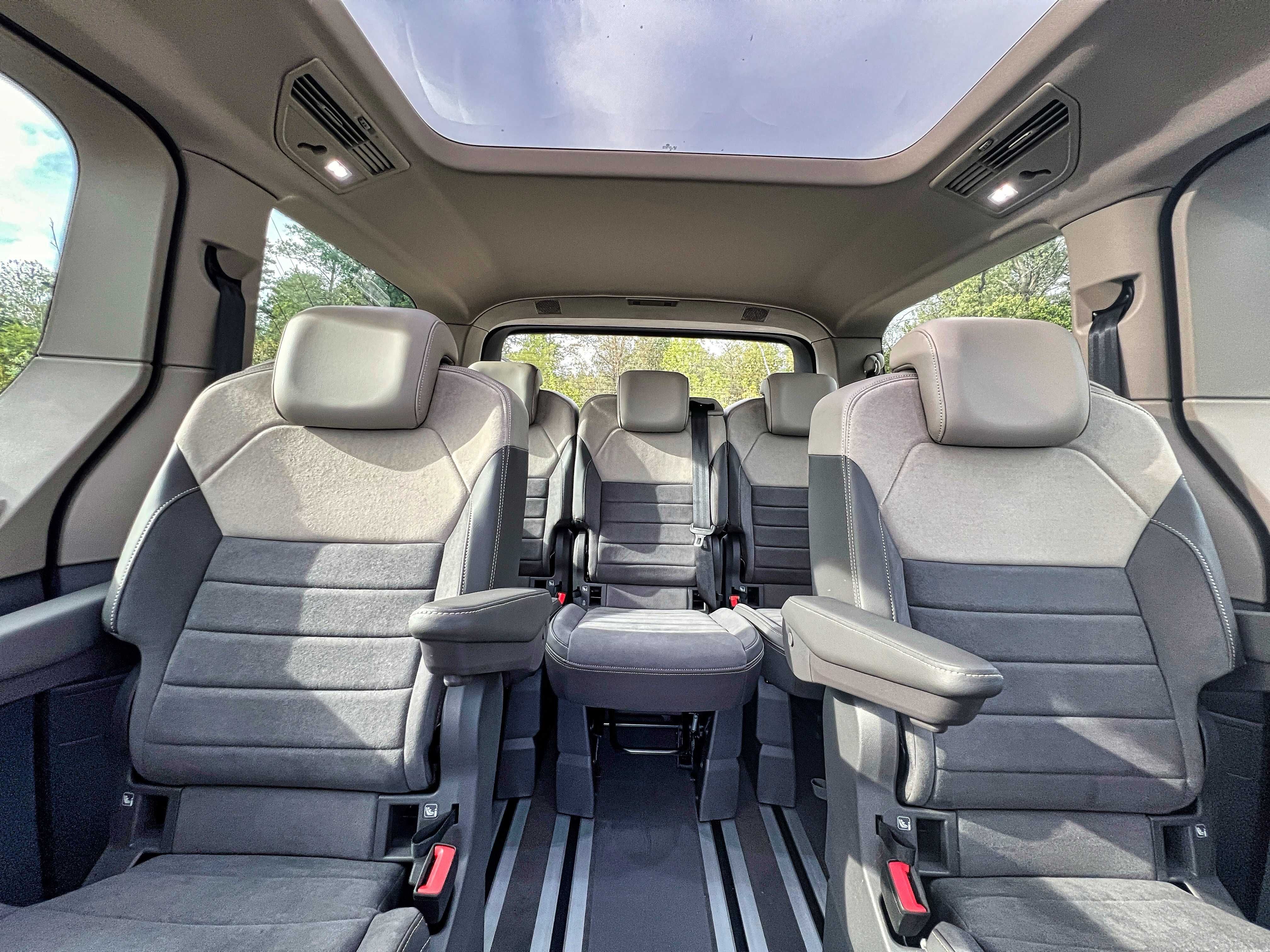 Wynajem busa VW Multivan 2.0TDI DSG 150km HAK 7-osobowy