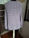 Sweter damski w liliowym kolorze.