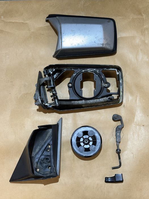Ліве дзеркало Mercedes w126 1979-91р. з/ч корпус накладка гумовий кут