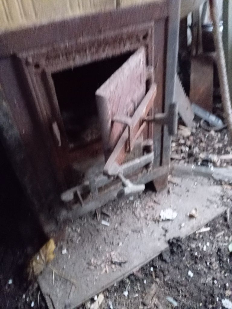Mały piecyk kaflowy z fajerką