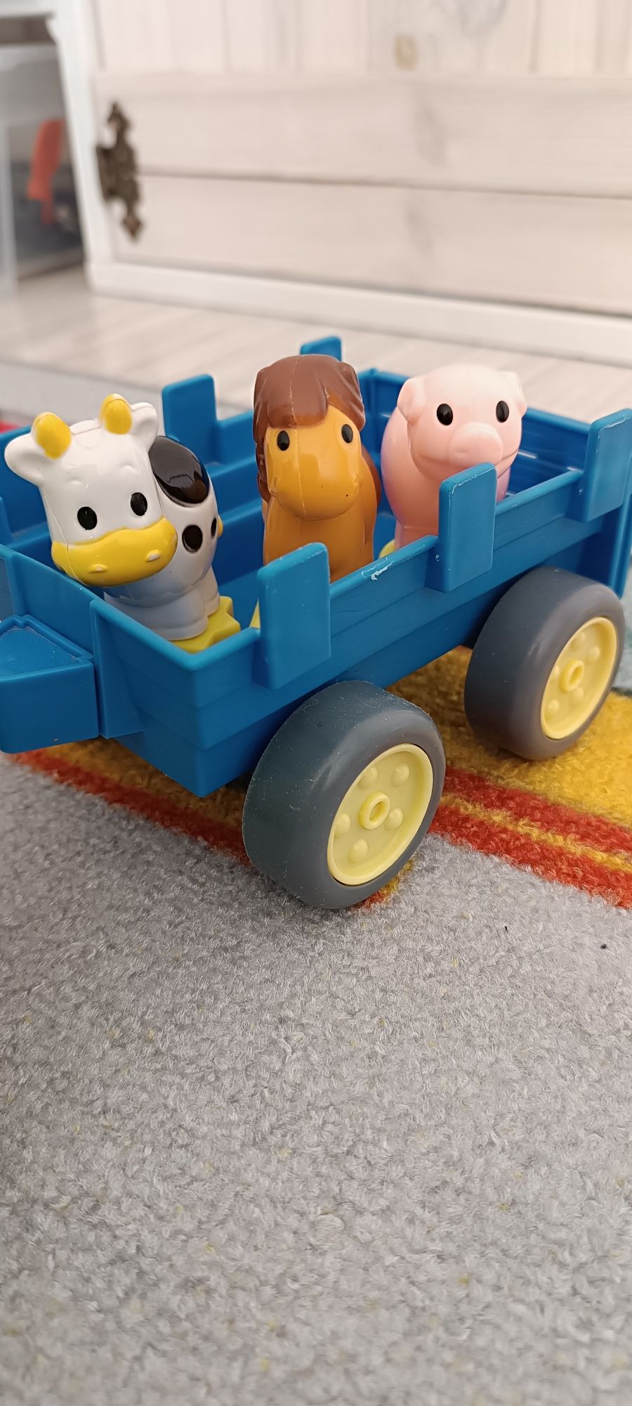 Traktor farmera z przyczepką