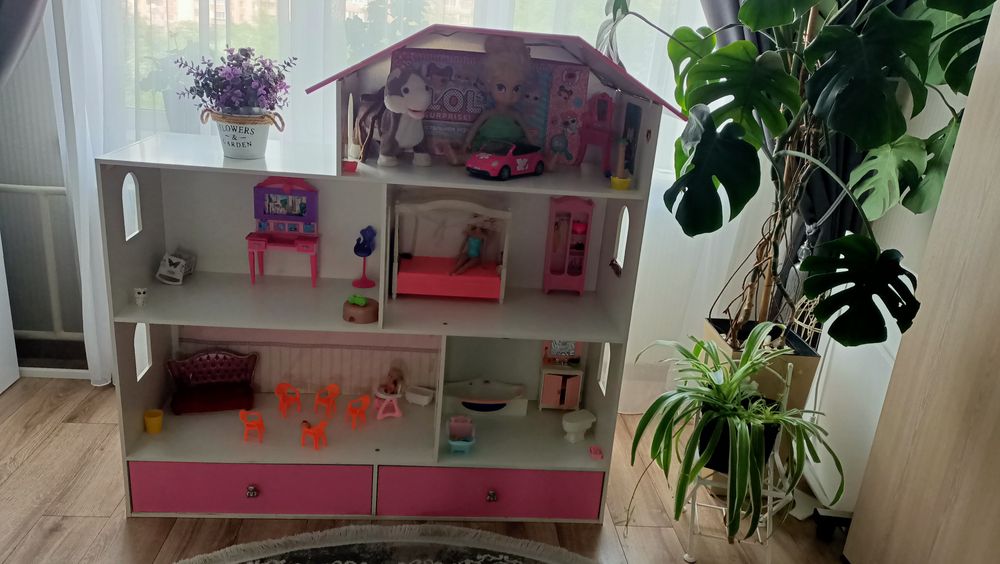 Продамо шикарний ігровий будиночок -меблі