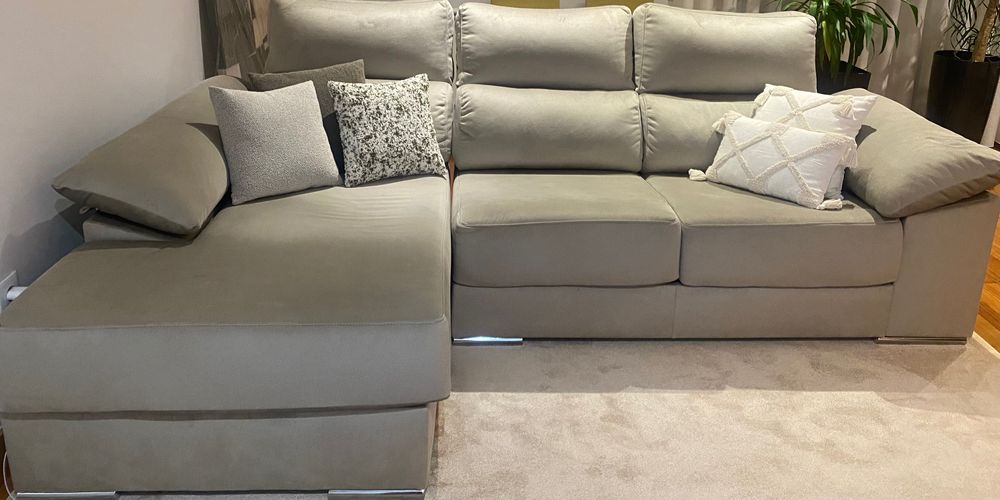 Chaise longue 2,70 semi nova tecido aveludado macio