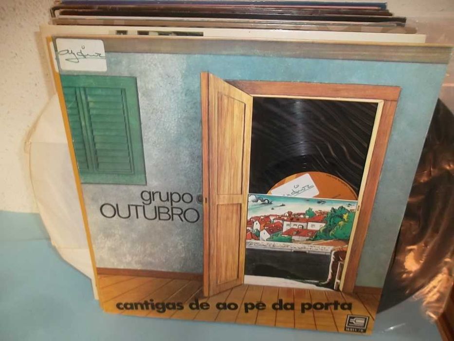 LP - Grupo Outubro ‎– Cantigas De Ao Pé Da Porta (1977)
