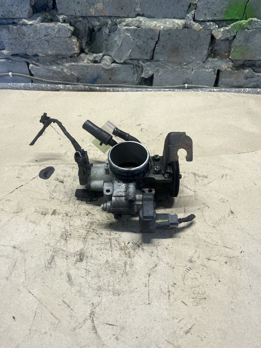 Дросільна заслінка дросельна заслонка Kia Ceed Hyundai I20 351002B000