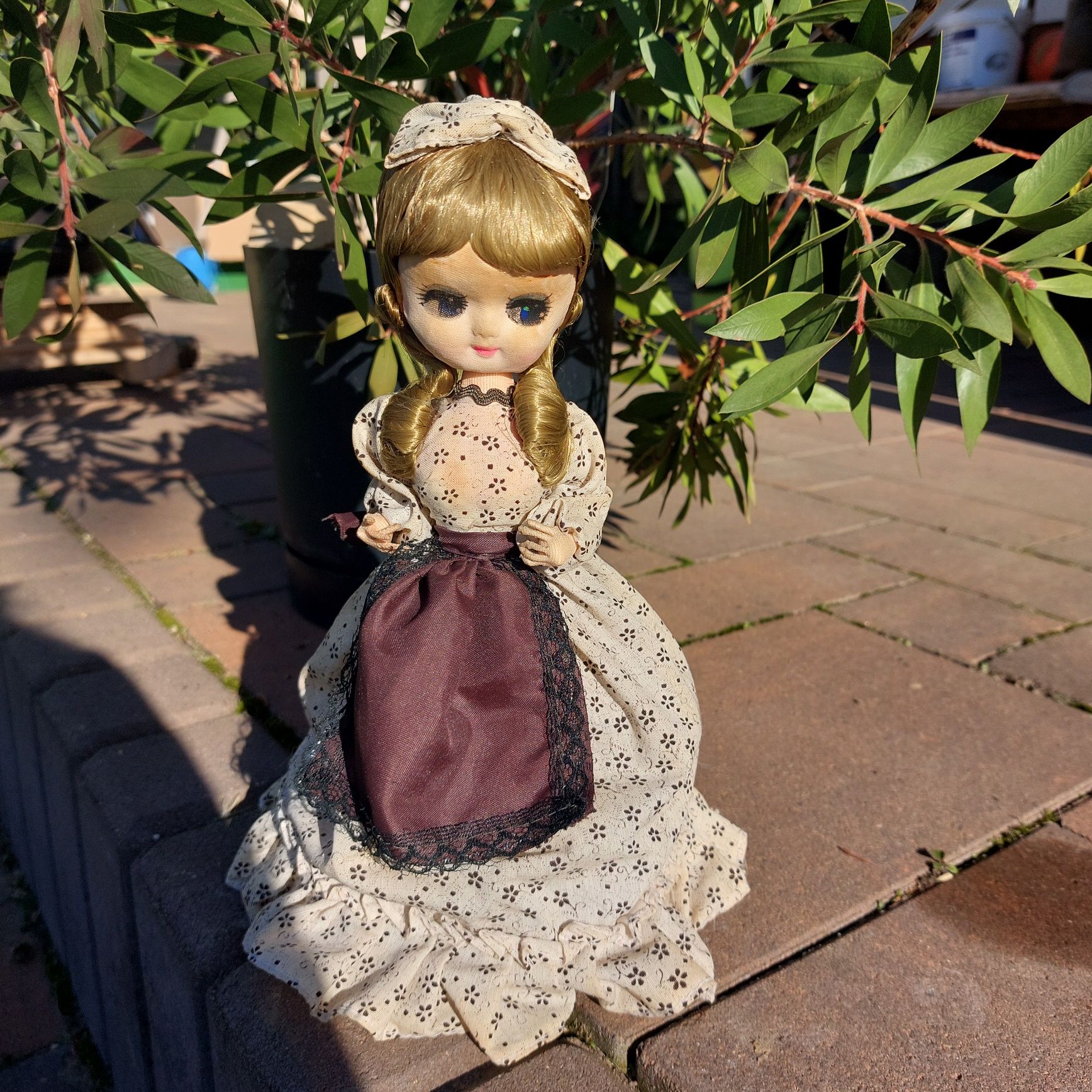 Lalka kolekcjonerska 24 cm