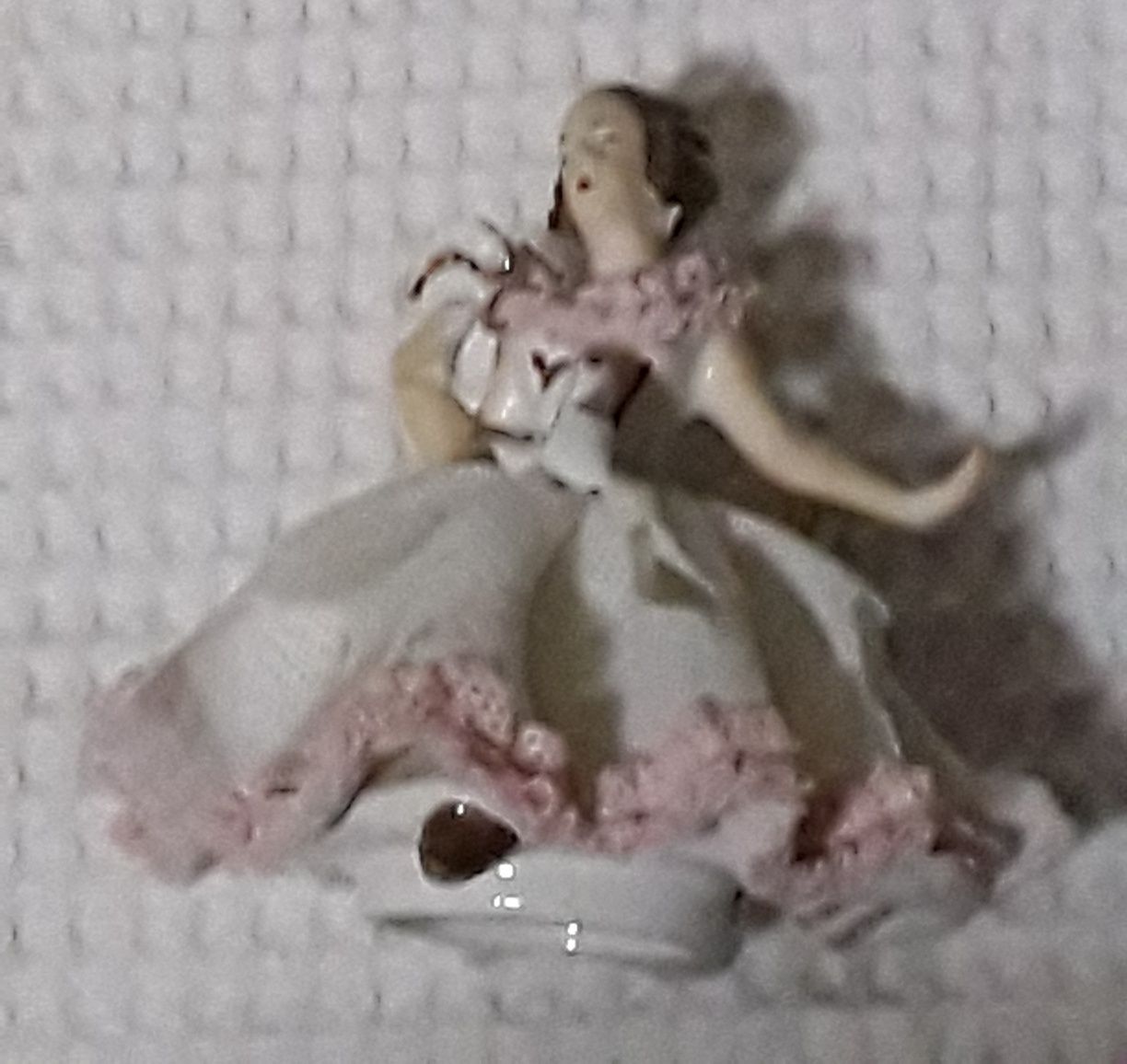 Boneca bailarina em porcelana Dresden Alka Peppi