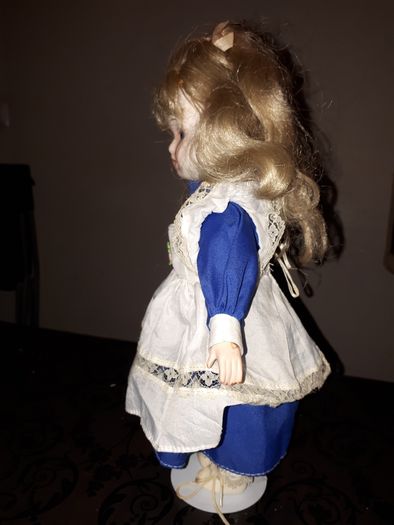 Boneca de porcelana