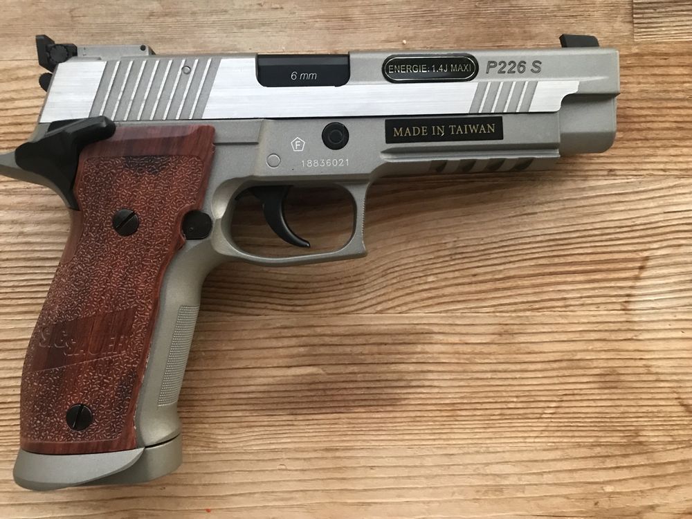 Pistola Airsoft Greengás SIG P226X5-Strike Warrior Tokyo Marui NOVA
