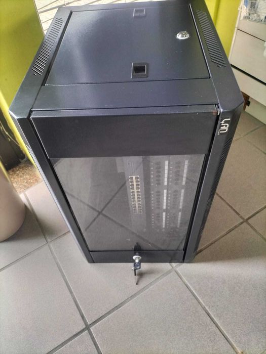 Bastidor Rack com Switch rede Tenda TEG1024G