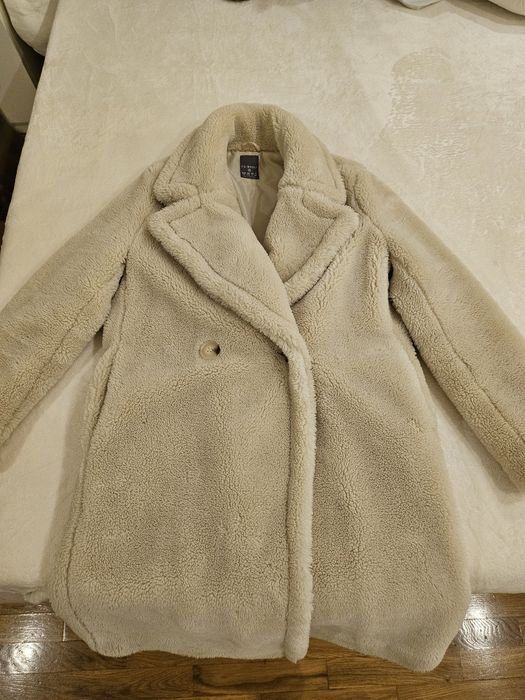 Casaco em pêlo, resistente á chuva!!! Muito quentinho