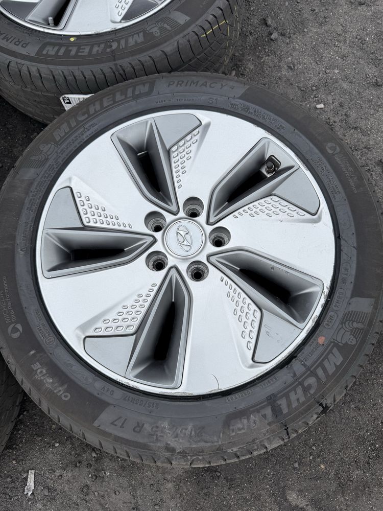 Komplet kół letnich 5x114,3 Kia Hyundai 215/55/17 Michelin