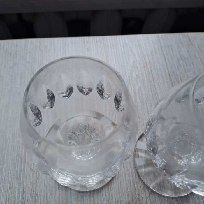 Kryształowe kieliszki do koniaku