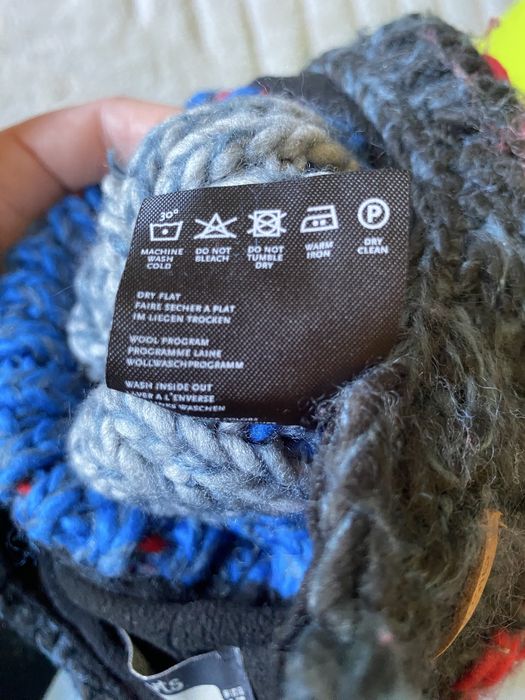 Ciepła zimowa czapka Barts z pomponem | rozmiar 47