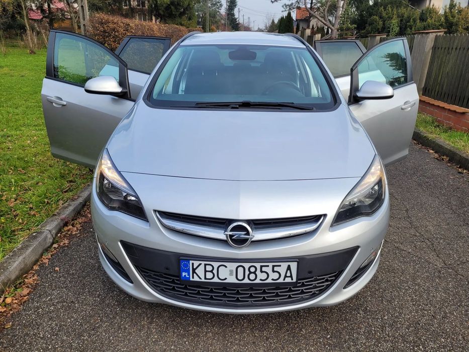 Opel Astra Osoba prywatna, sprzedam Opel Astra 1,4 turbo wersja activ