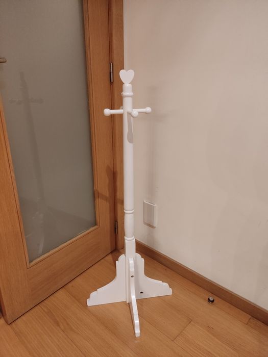 Cabide em madeira branca para criança