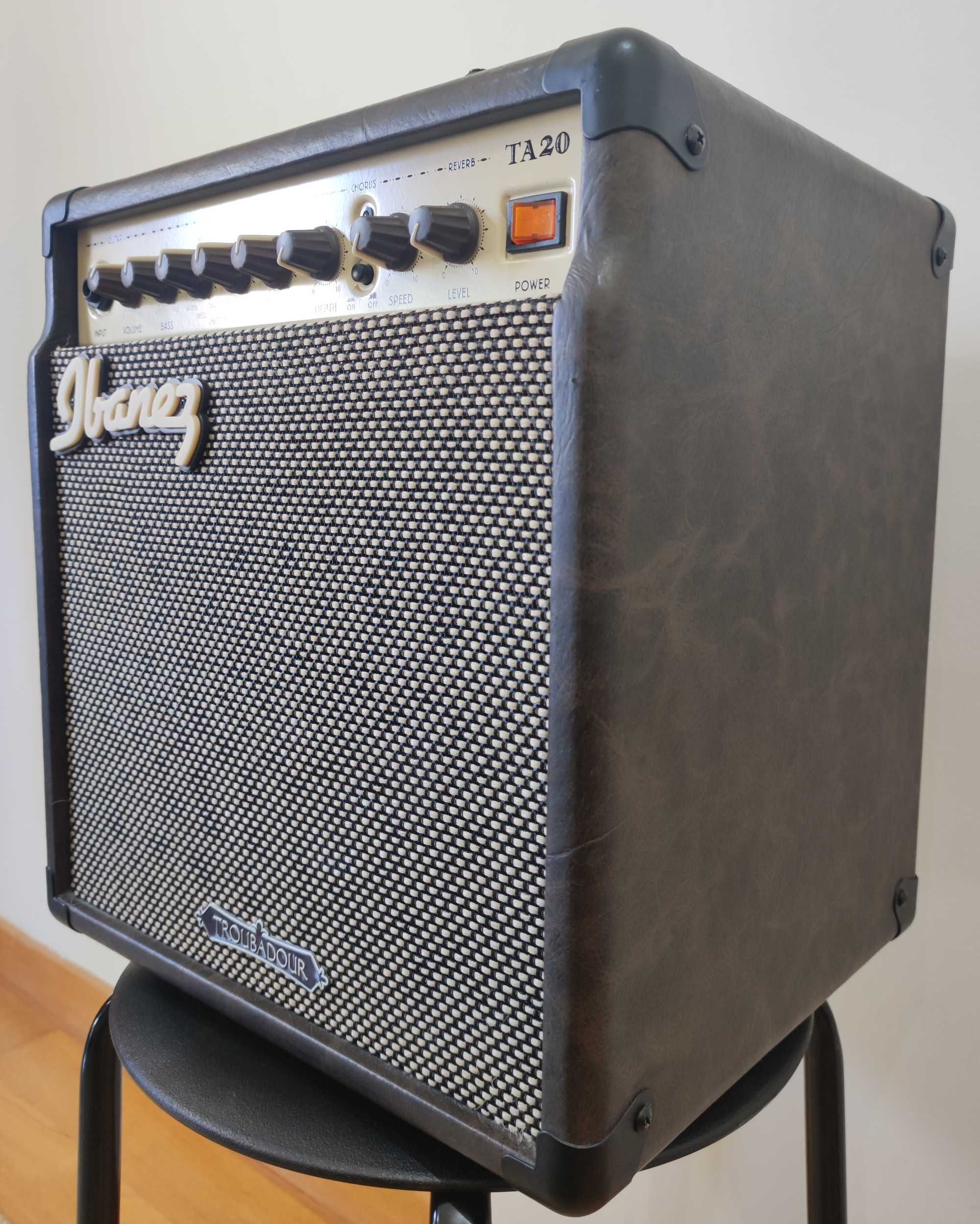 Amplificador Ibanez 20W para guitarra acústica