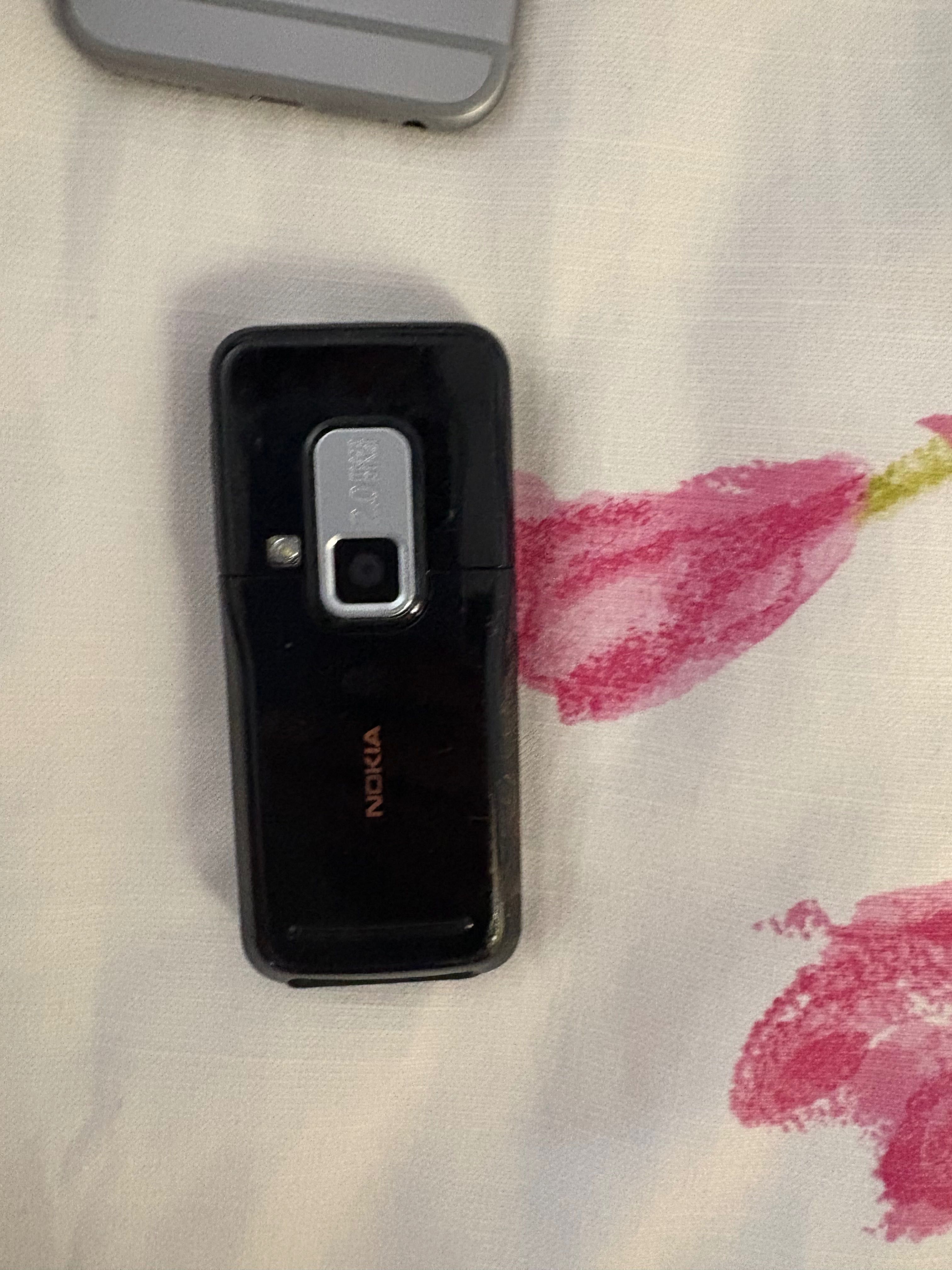 Telemóveis antigos anos 2000 (Nokia, iPod, Siemens)