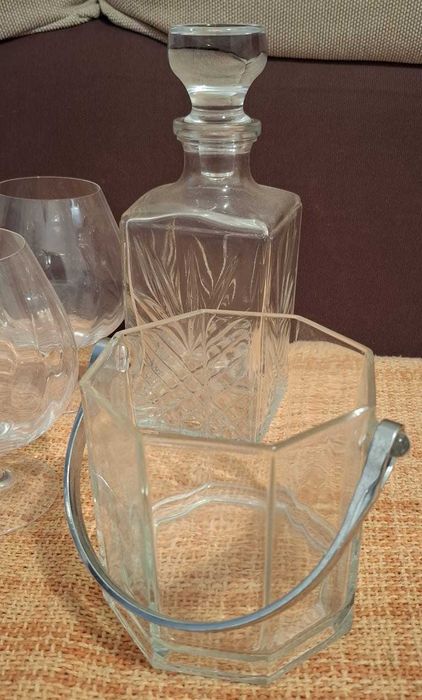 Conjunto 1 Garrafa de uísque + 1 balde gelo + 5 taças de balão