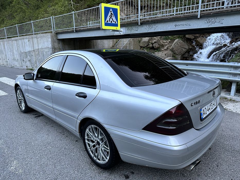Mercedes-Benz C-180