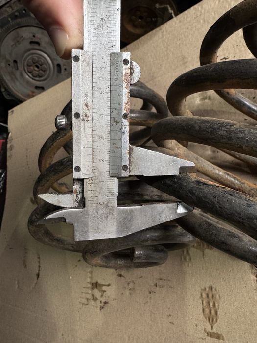 Задні пружини для заниження автомобіля