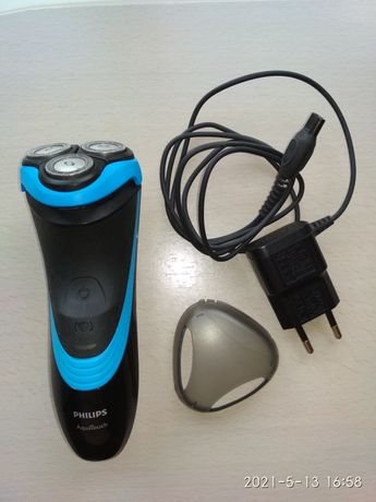 Электробритва Philips AT750