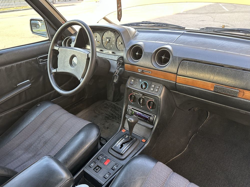 Продам Mercedes 300TD Turbodiesel (W123)