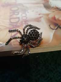 Broszka czarny pająk pk 6cm