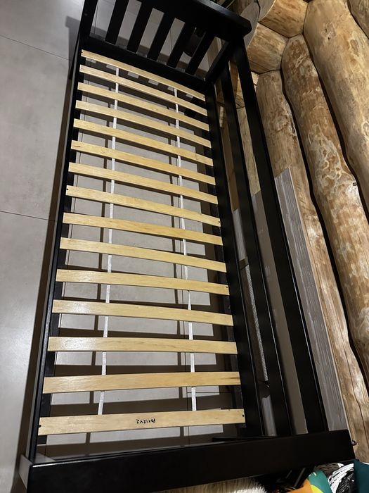 Ліжко односпальне